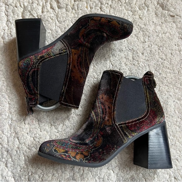 BP: Multicolored Jewel Paisley Velvet Velore Almond Toed Block Heel Boots Sz 9M - Picture 10 of 10